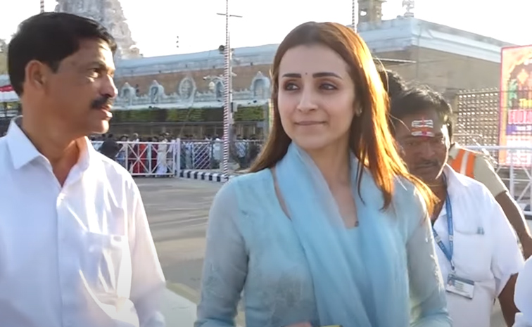 Actress Trisha Krishnan Visits Tirumala Temple Photos11