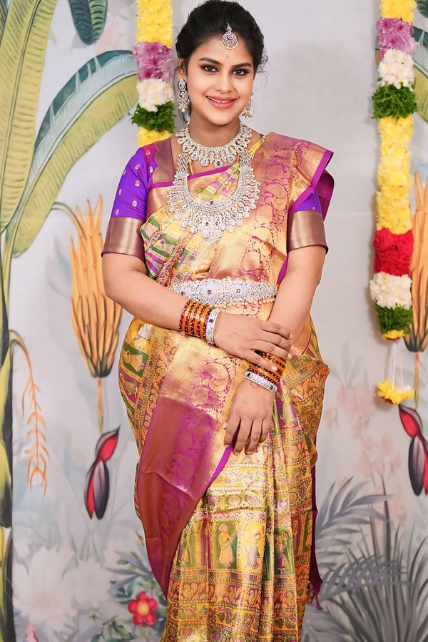 Bigg Boss Sonia Akula look good In traditional saree Photos11