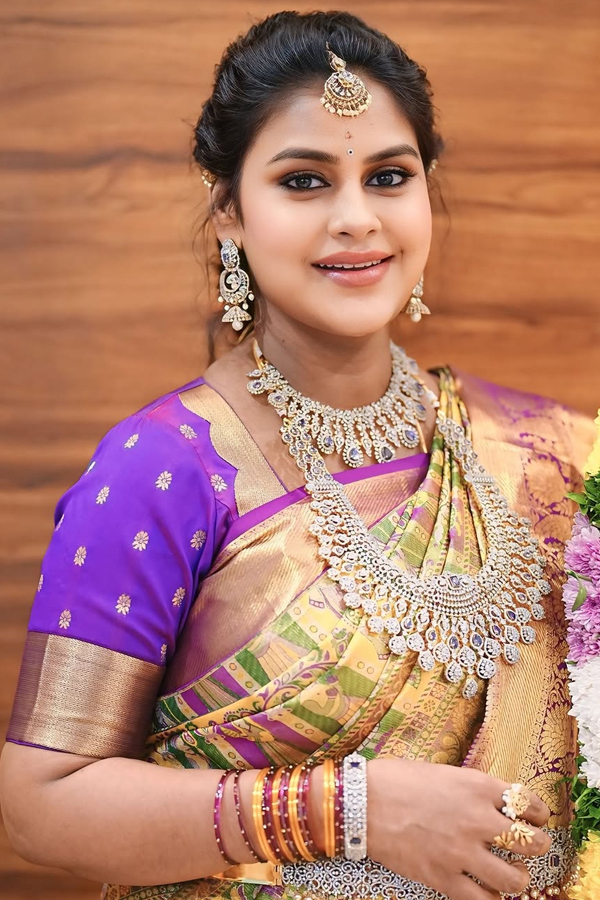 Bigg Boss Sonia Akula look good In traditional saree Photos3