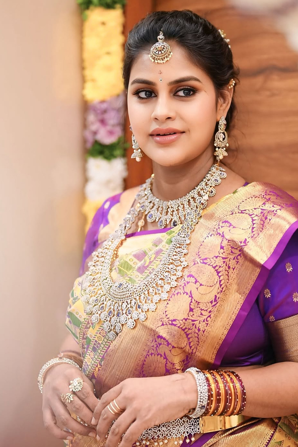 Bigg Boss Sonia Akula look good In traditional saree Photos7