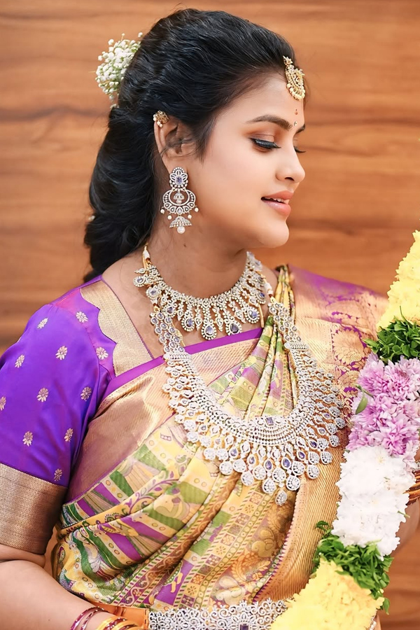 Bigg Boss Sonia Akula look good In traditional saree Photos8