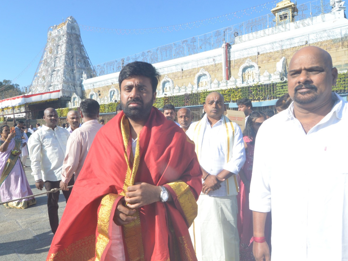 Celebrities Visit Tirumala Temple Photos 5
