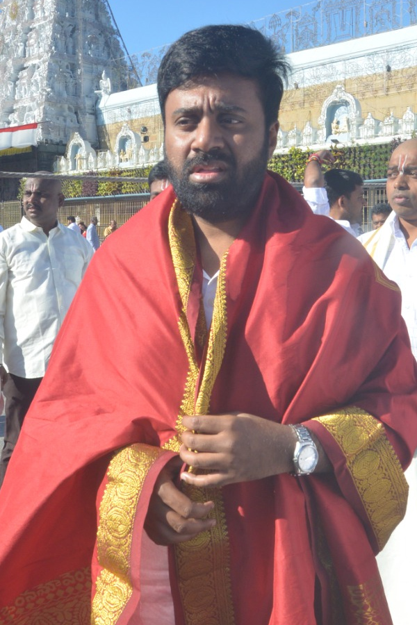 Celebrities Visit Tirumala Temple Photos 6