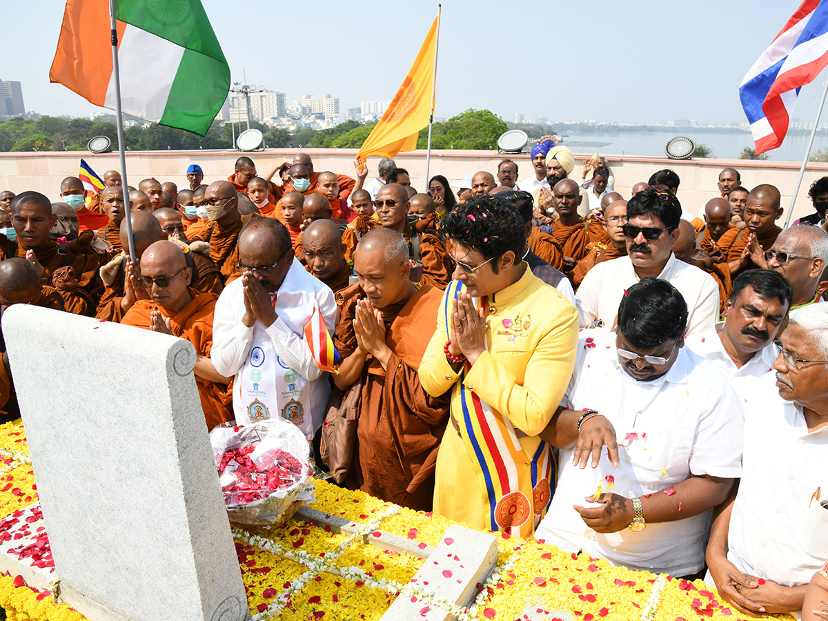 Hussain Sagar : Buddha refuge is Gachchami15