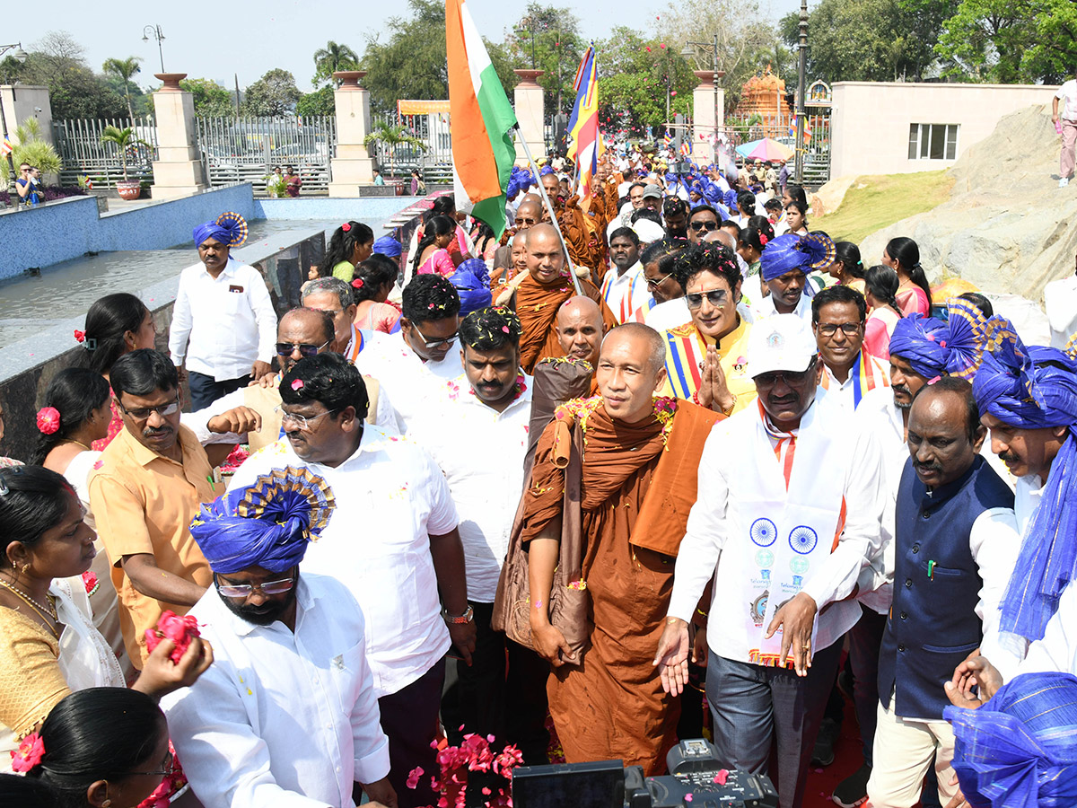 Hussain Sagar : Buddha refuge is Gachchami21