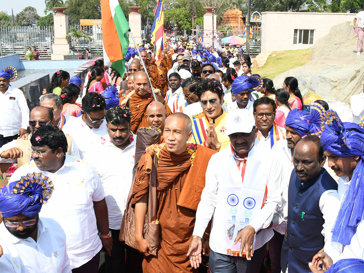 Hussain Sagar : Buddha refuge is Gachchami27