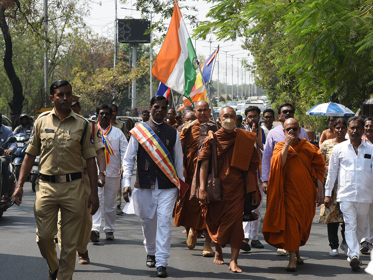 Hussain Sagar : Buddha refuge is Gachchami5