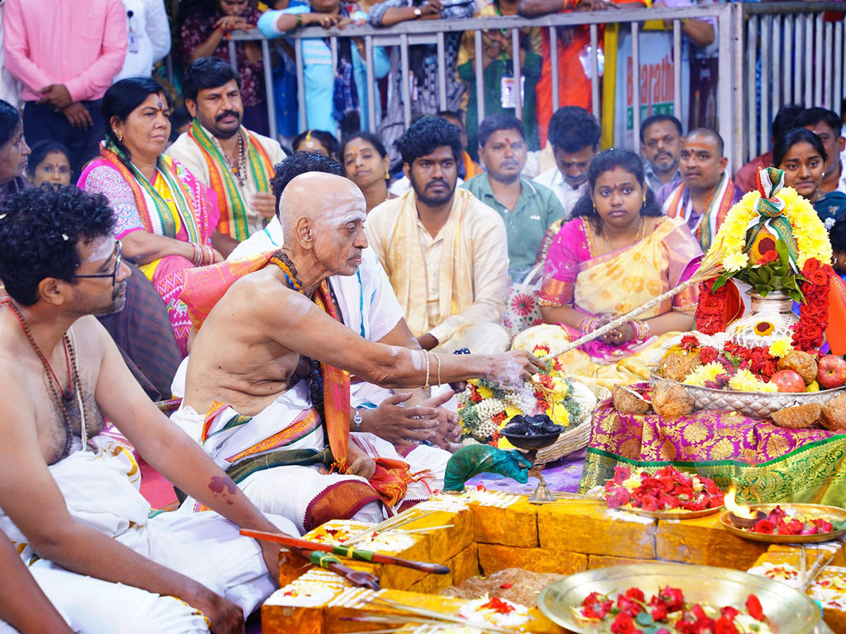 Shiva and Parvati in grandeur at Srikalahasti10