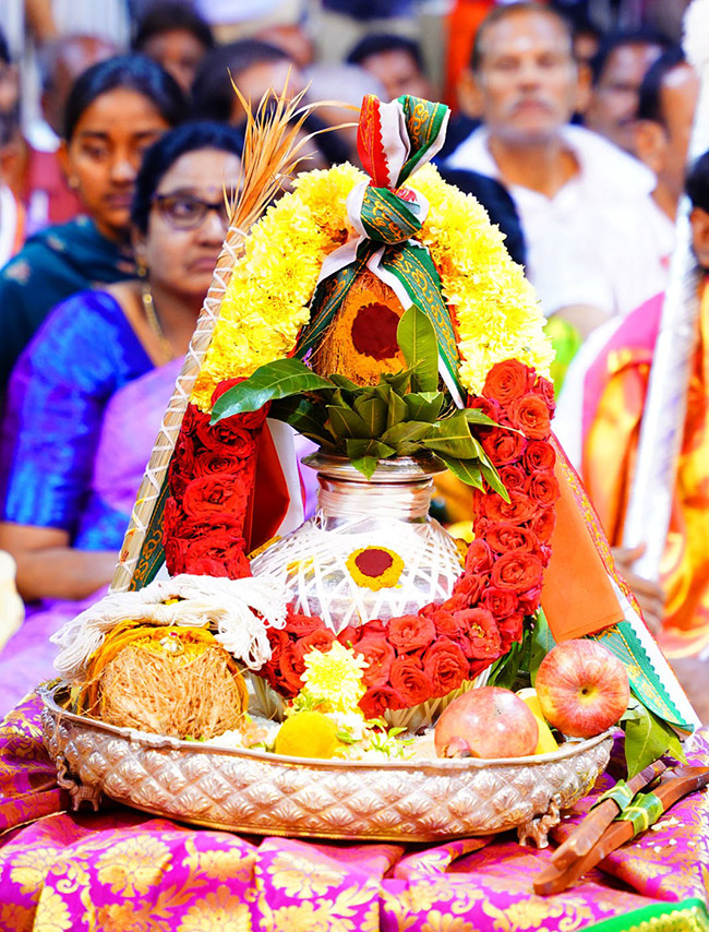 Shiva and Parvati in grandeur at Srikalahasti12