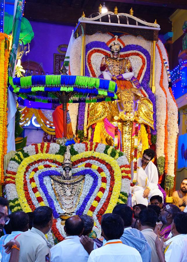 Shiva and Parvati in grandeur at Srikalahasti14