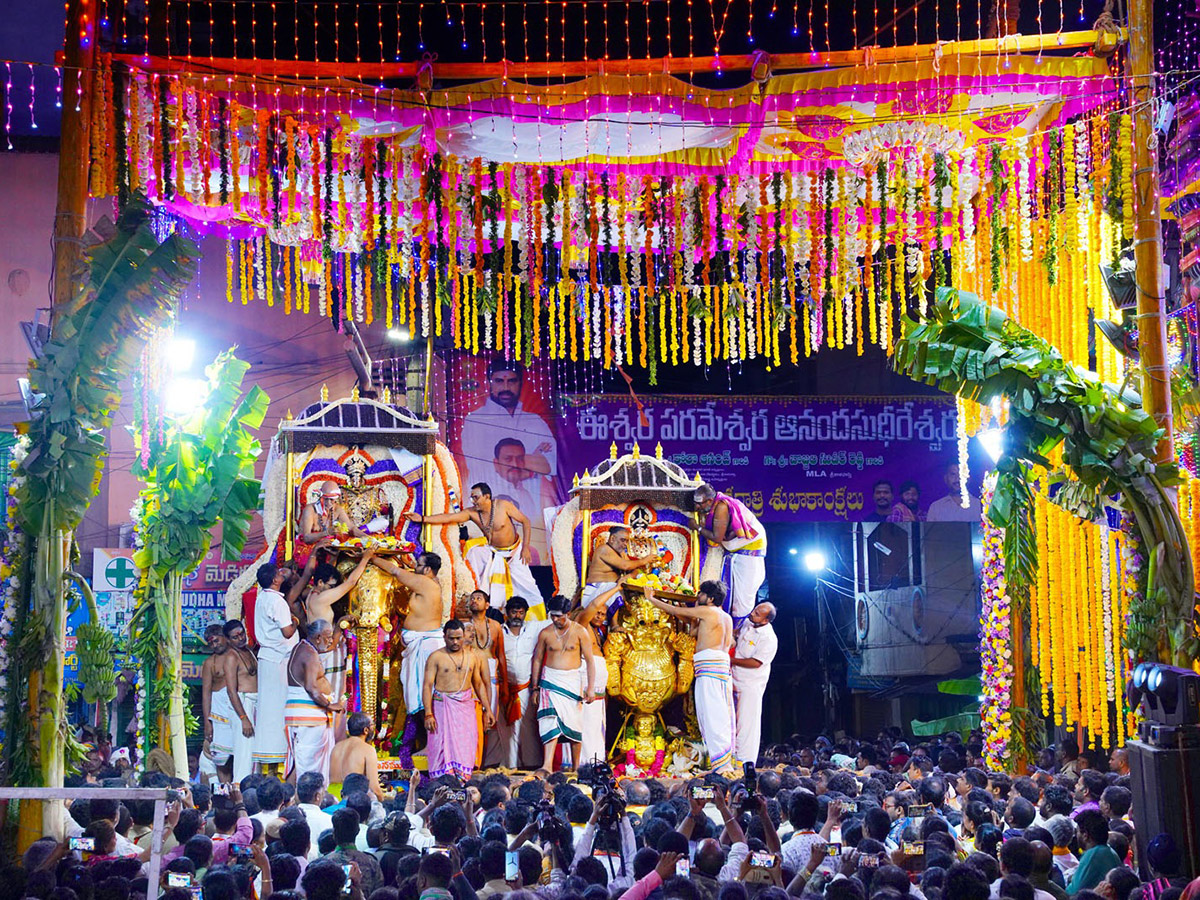 Shiva and Parvati in grandeur at Srikalahasti18