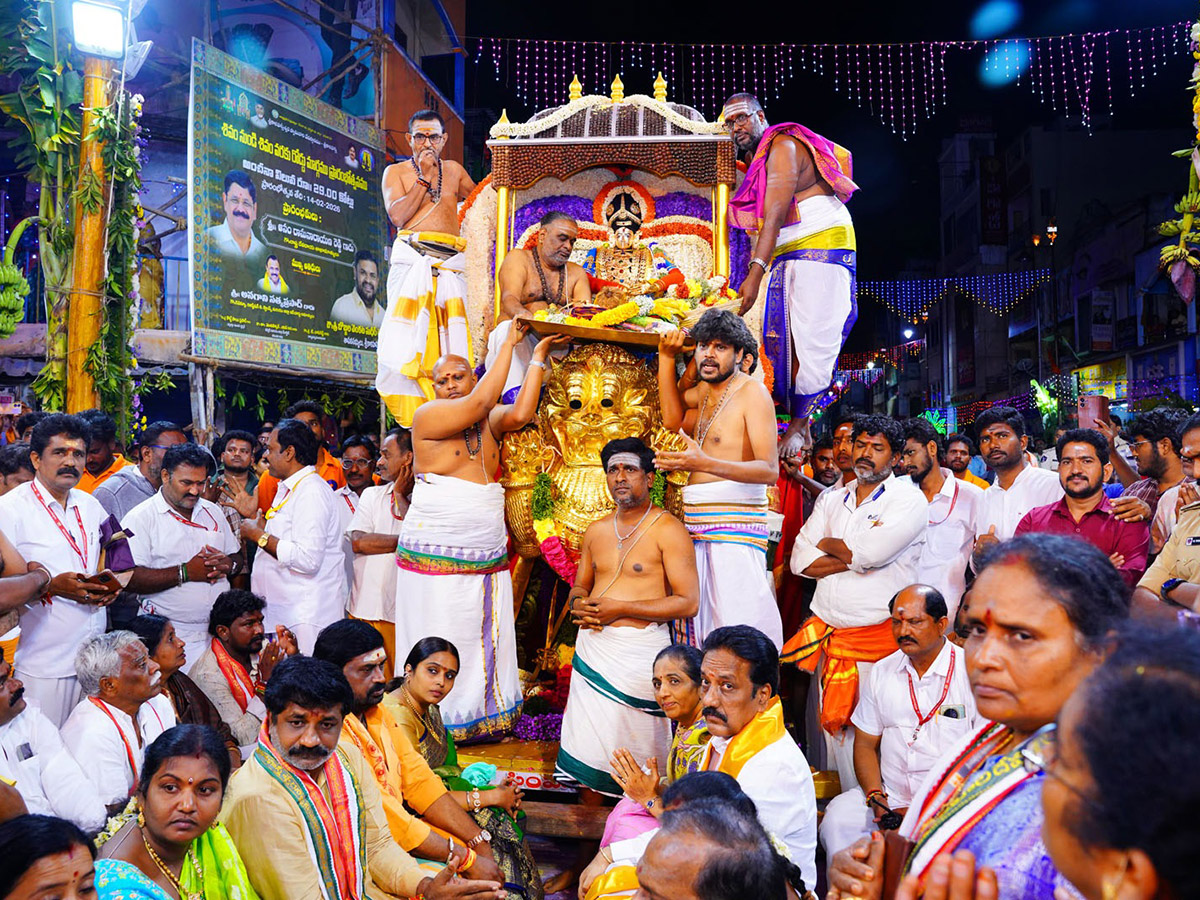 Shiva and Parvati in grandeur at Srikalahasti24