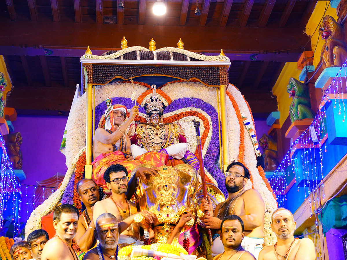 Shiva and Parvati in grandeur at Srikalahasti25