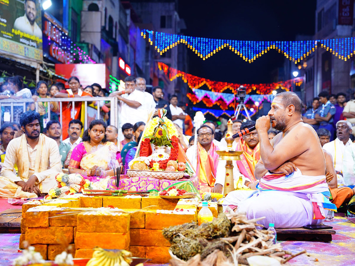 Shiva and Parvati in grandeur at Srikalahasti3