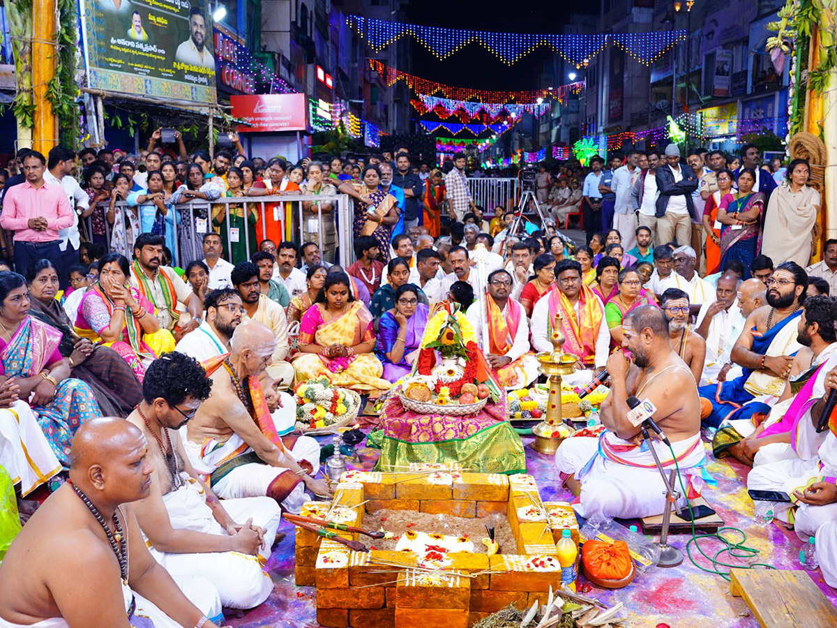 Shiva and Parvati in grandeur at Srikalahasti8