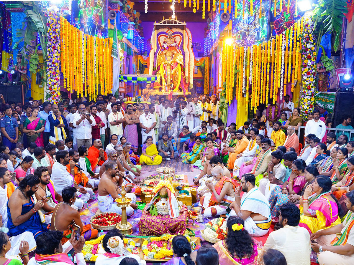 Shiva and Parvati in grandeur at Srikalahasti9