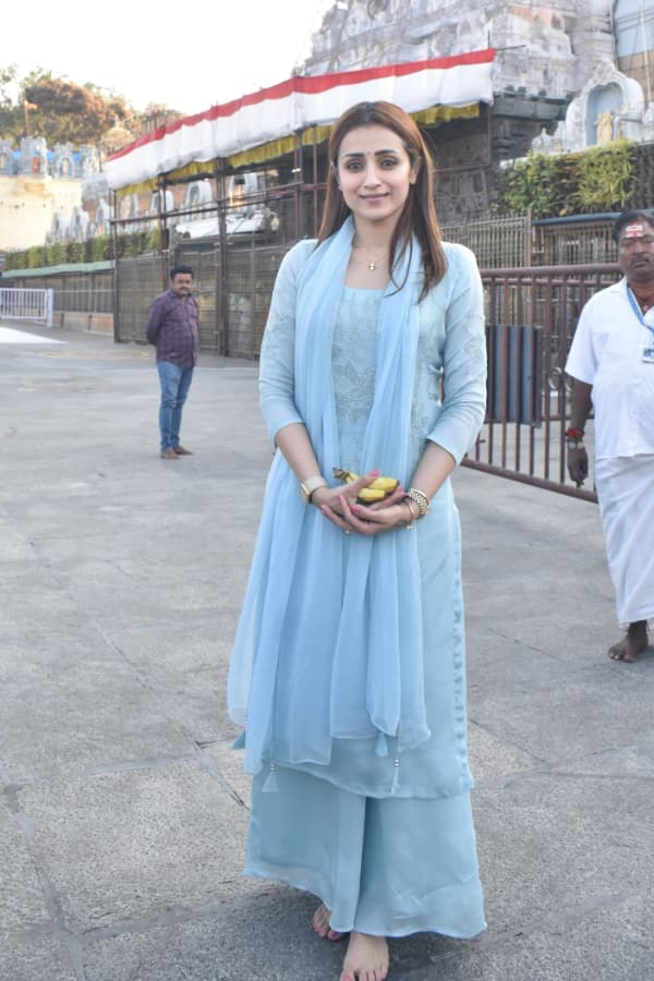 Actress Trisha Krishnan Visits Tirumala Temple Photos2
