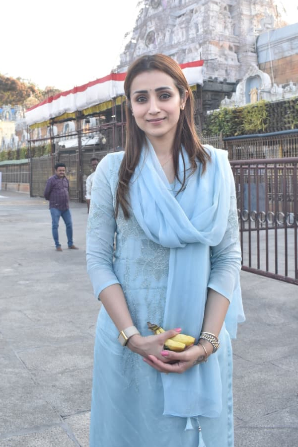 Actress Trisha Krishnan Visits Tirumala Temple Photos4