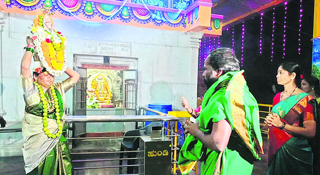 జిల్లా ఉత్సవాలకు తరలిరండి1