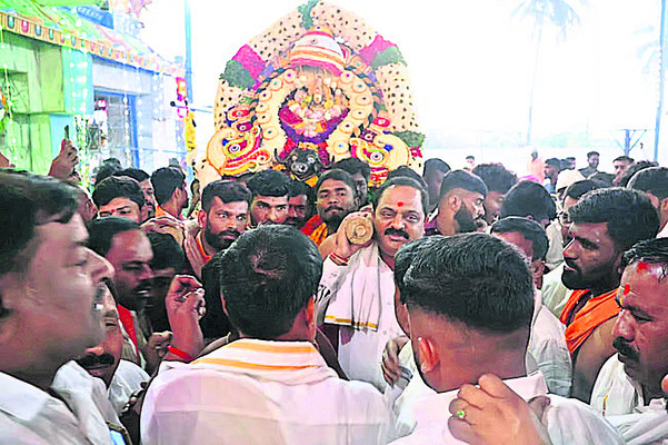 రమణీయంగా దుర్గాంబ రథోత్సవం1