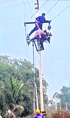 విద్యుదాఘాతంతో కూలీ మృతి 1