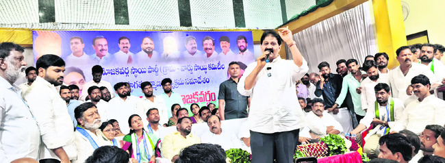 జగన్‌ను చూస్తే బాబు–పవన్‌కు భయం 1