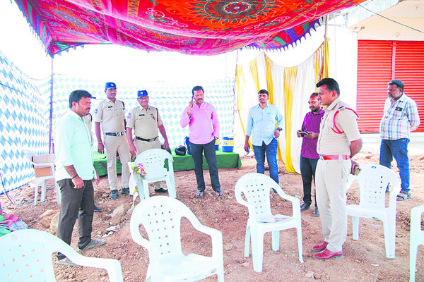 పోలింగ్‌కు ఏర్పాట్లు పూర్తి1