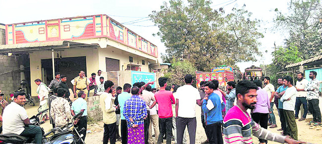 ఇసుక లారీలతో నరకయాతన1