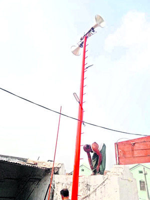 సమాధి దేవాలయం వద్ద మైకుల ఏర్పాటు 2