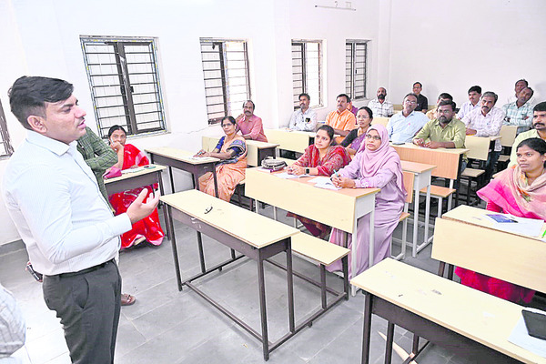 బల్దియా నామినేషన్లు 698
1