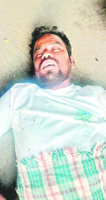 కారు దహనం చేసిన దుండగులు 
2