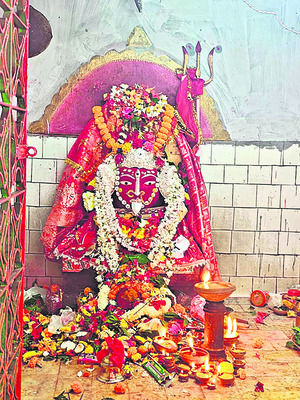 జాతరలో భక్తుల సందడి1