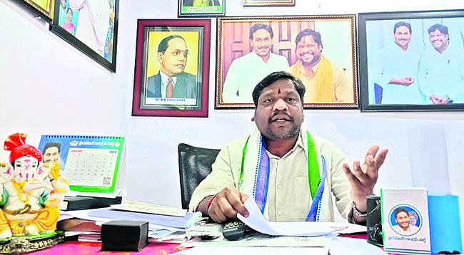 రాష్ట్రంలో హిట్లర్‌ను తలపించేలా పాలన1