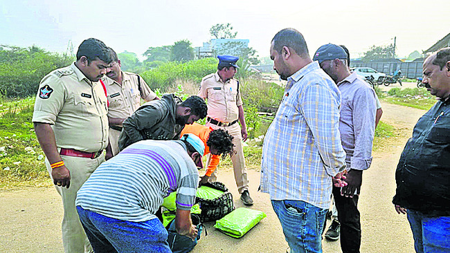 రోడ్డు ప్రమాదంలో వ్యక్తికి గాయాలు 1