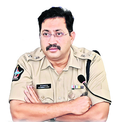 ఉద్యోగం ఆశచూపి ఉచ్చులోకి లాగి..!2