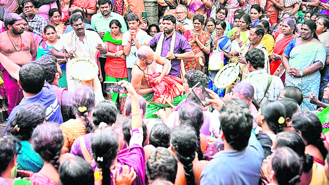 భక్తజన సాగరం..4