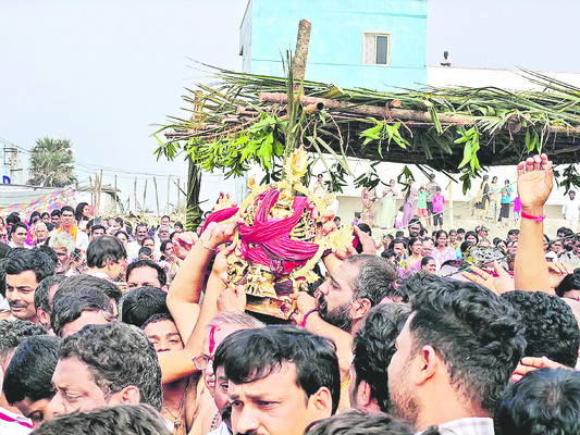 భక్తజన సాగరం..2