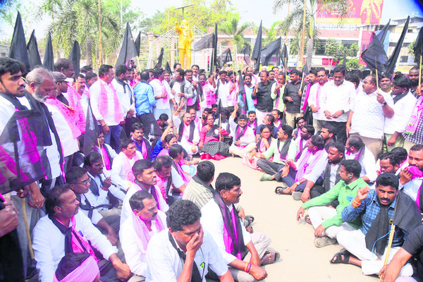 ఎగసిన నిరసన జ్వాలలు1