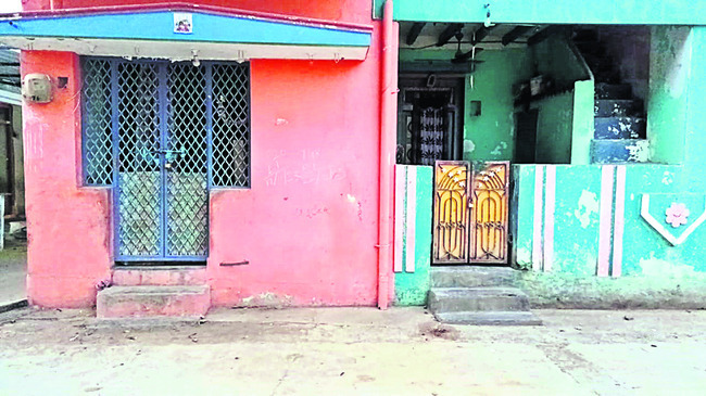 ● ఊరంతా ఖాళీ! 1