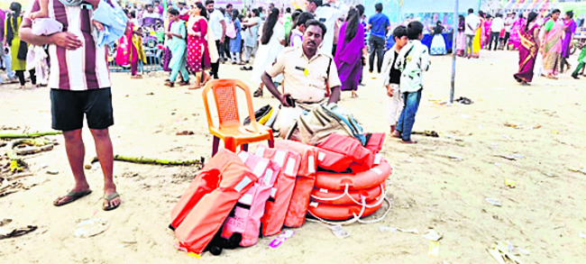 పోటెత్తిన పూడిమడక 1