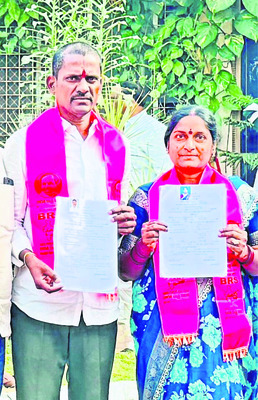 ఎన్నికల బరిలో భార్యాభర్తలు1