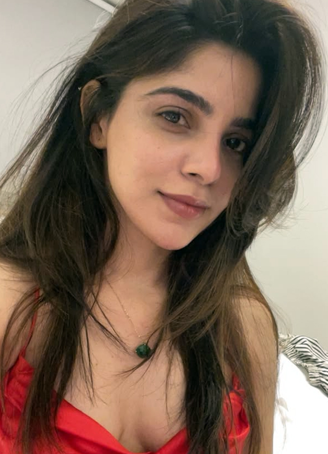 Divya Bharathi chilling out in Dubai (Photos)12