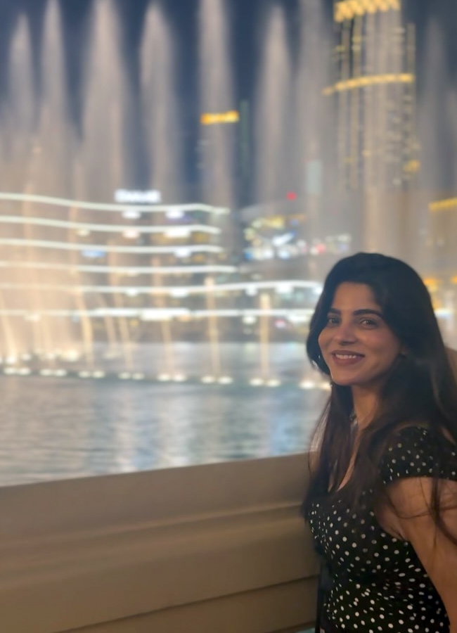 Divya Bharathi chilling out in Dubai (Photos)9