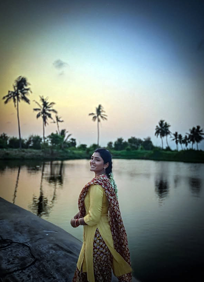 Eesha Rebba shared 'Om Shanti' movie memories (Photos)14