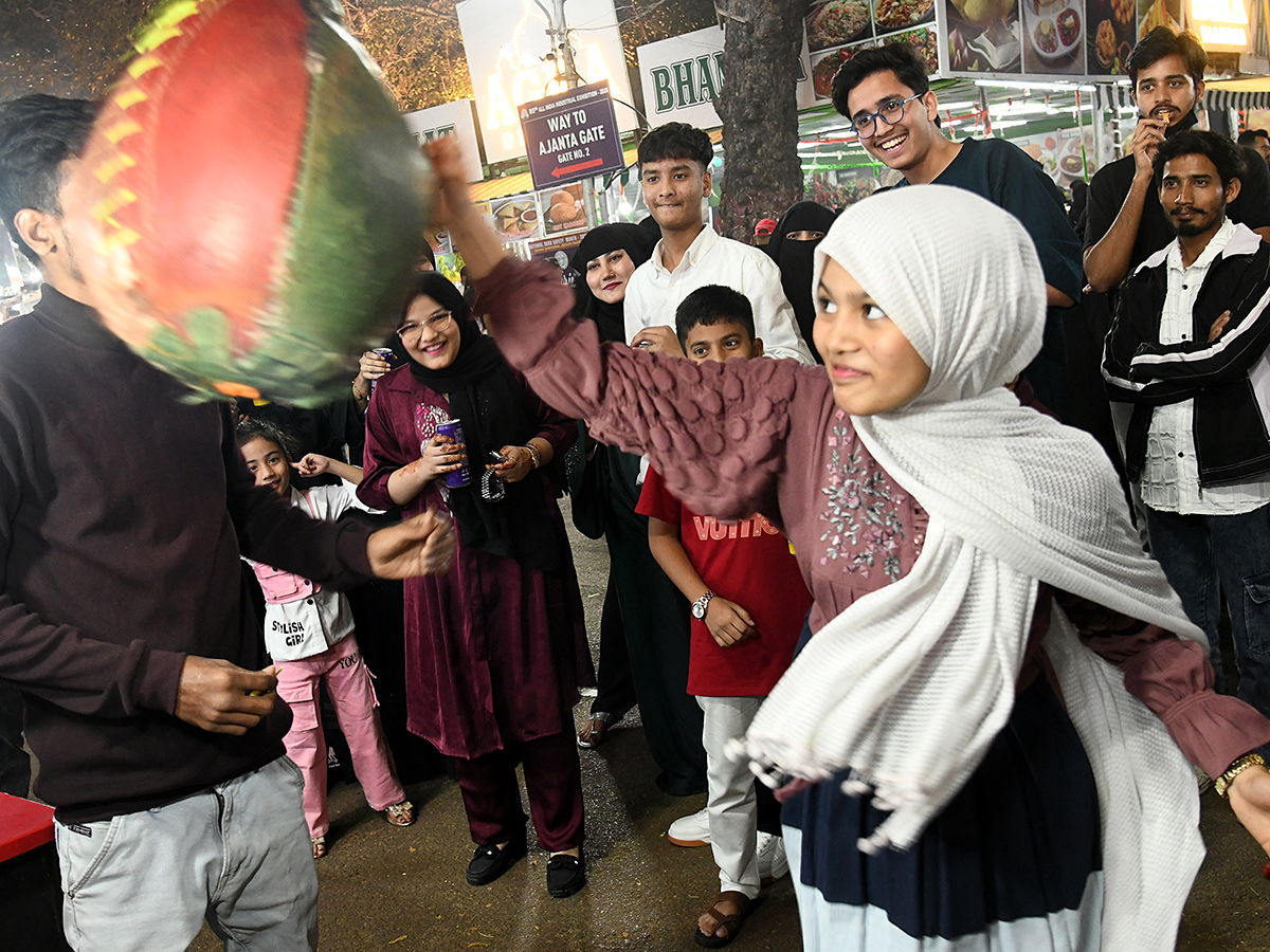 Heavy Rush In Numaish Exhibition 2026 Photos7