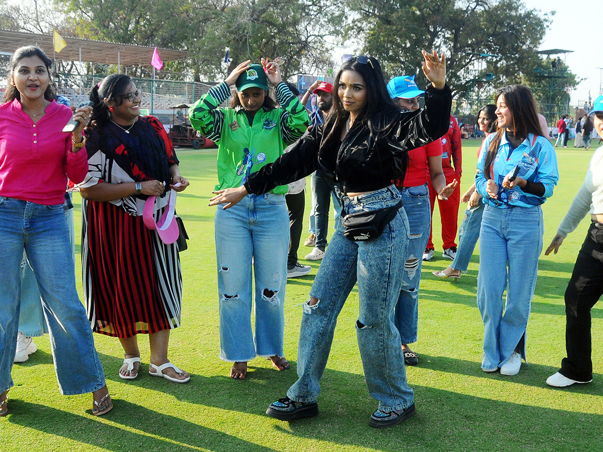 TV Actress Dance at Anantapur Cine Celebrities Cricket11