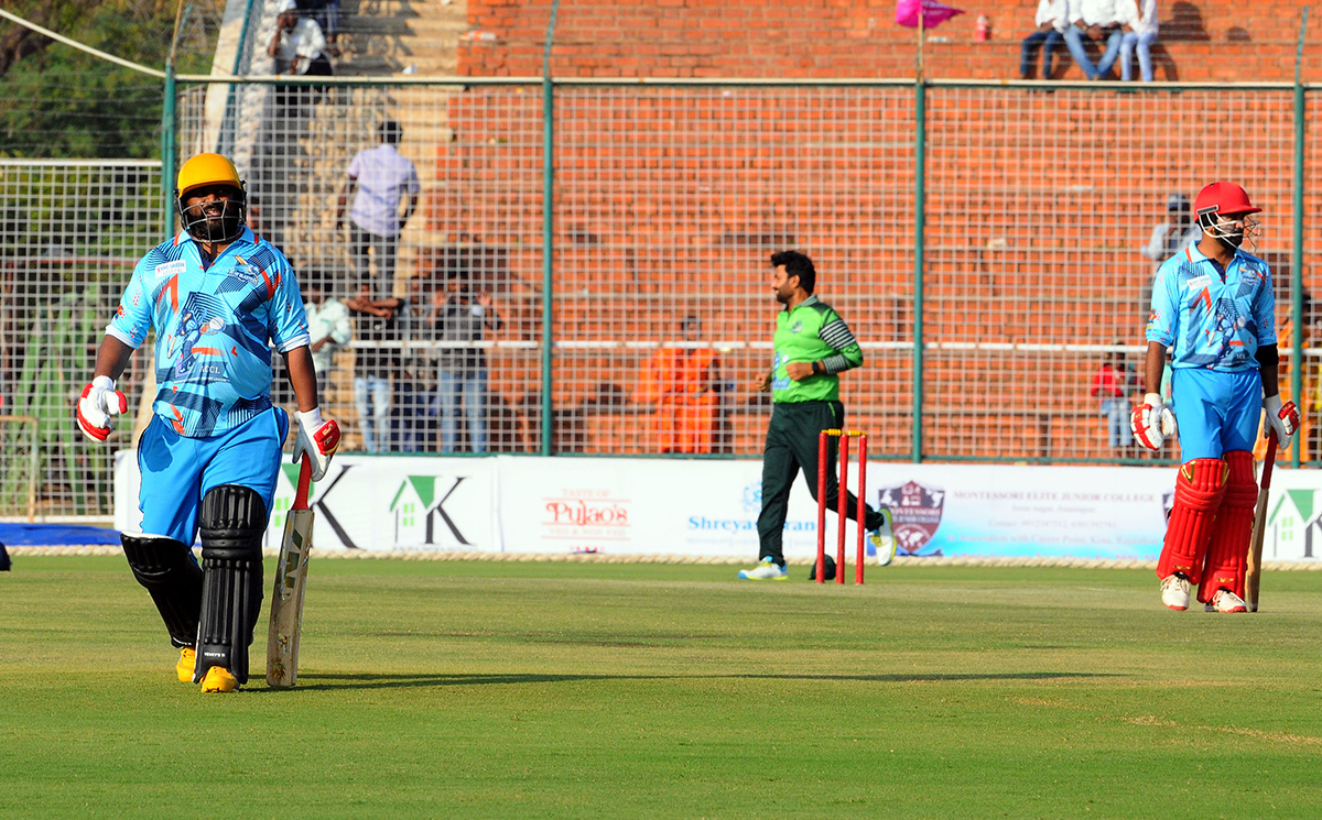 TV Actress Dance at Anantapur Cine Celebrities Cricket17