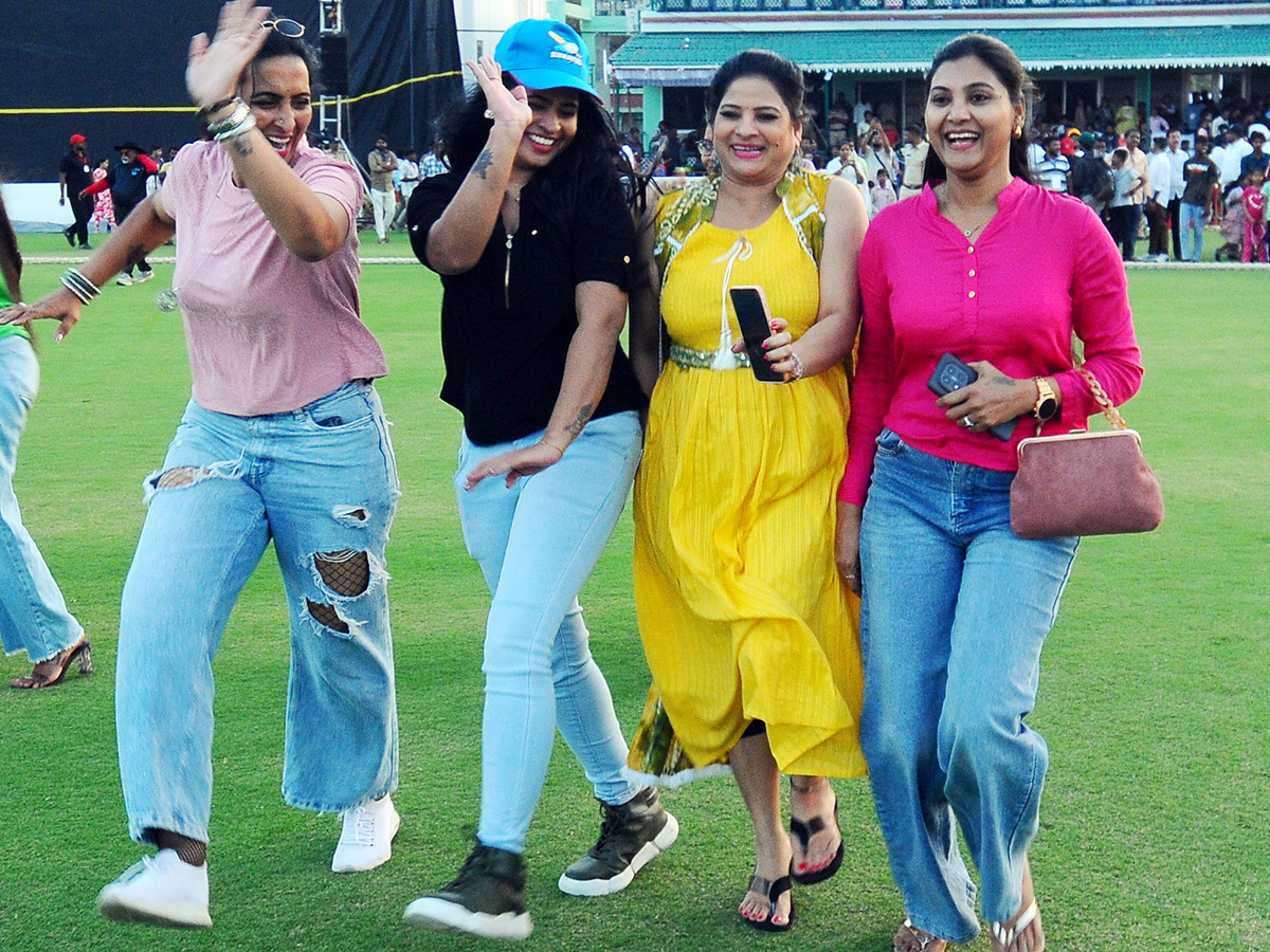 TV Actress Dance at Anantapur Cine Celebrities Cricket7
