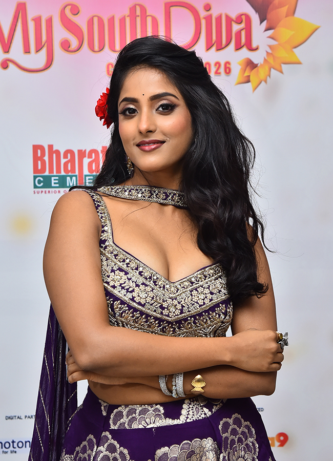 Tollywood Actress Ulka Gupta Viral Photos13