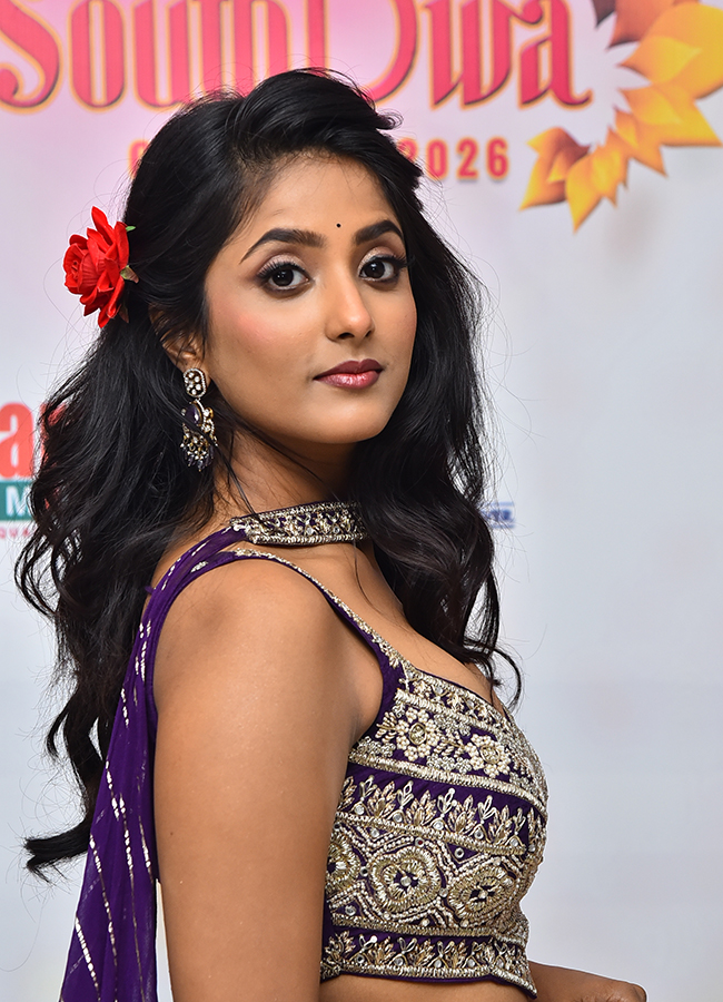 Tollywood Actress Ulka Gupta Viral Photos5